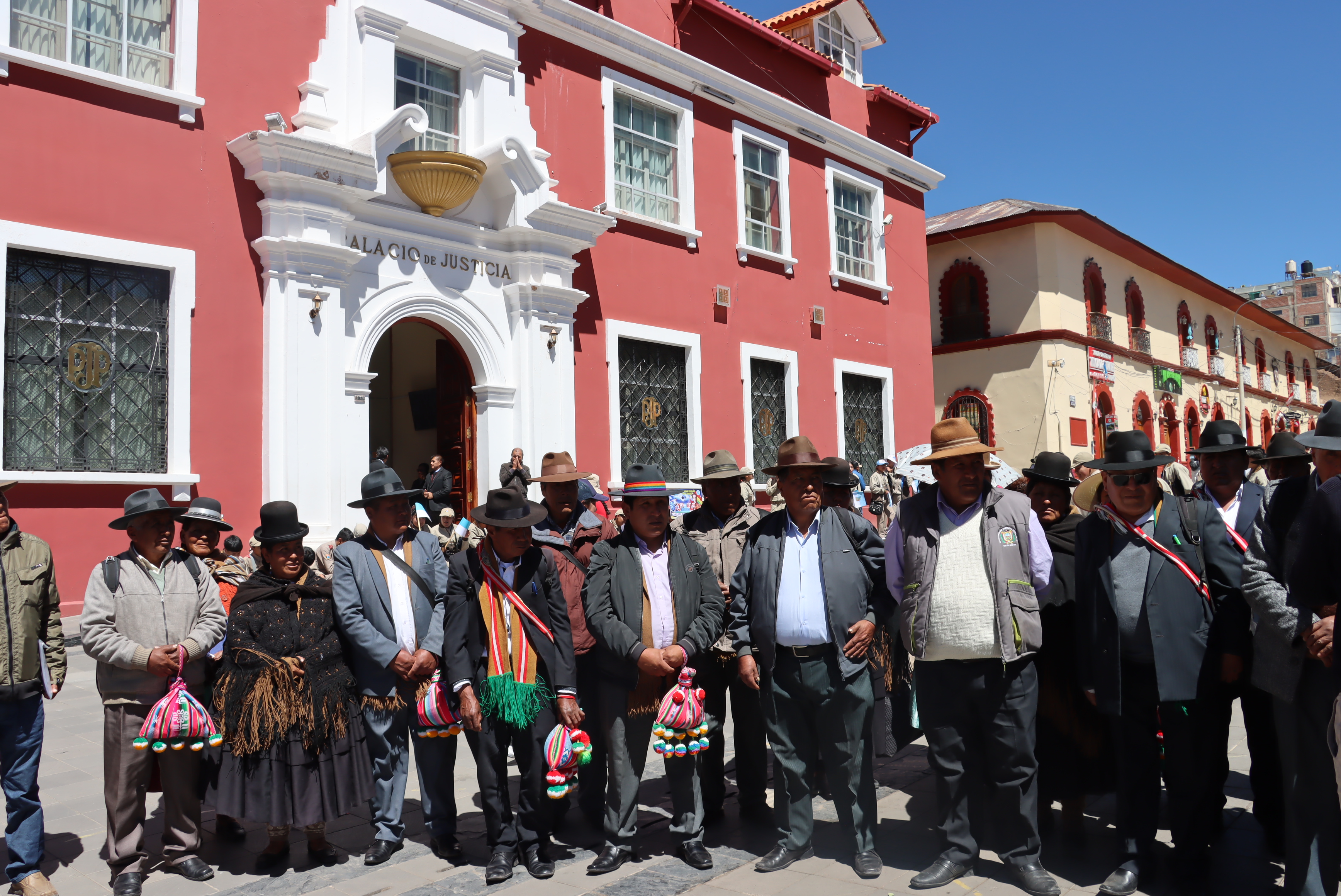 Aimaras exigen al PJ proteger sus derechos frente a empresas mineras